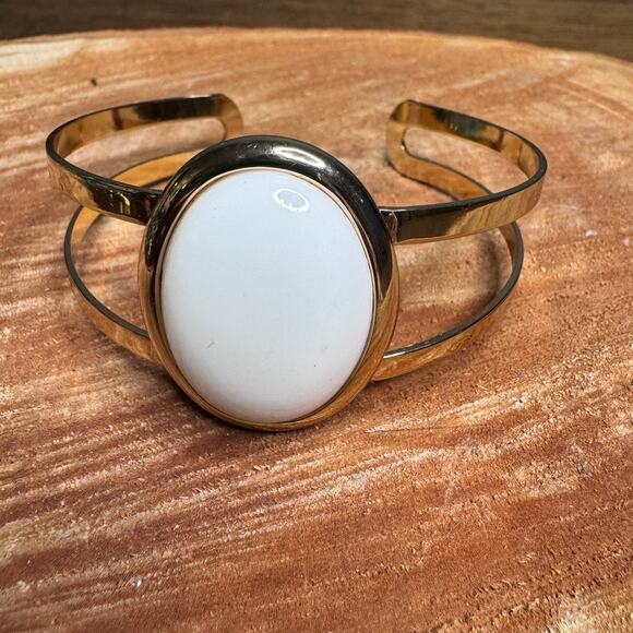 Vintage Avon Cuff Bracelet - Picture 1 of 5